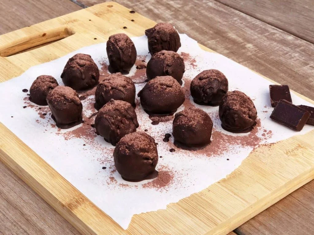 Red-Velvet-Truffles